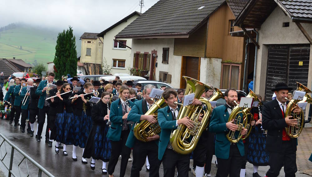 Traditioneller Umzug am Erntedankfest 2025