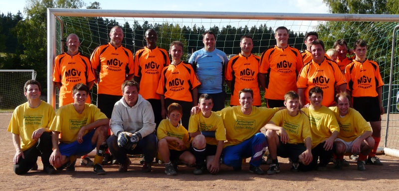 Grümpelsieger 2011 (MV Rohmatt, gelbe Trikots) und 2. (MGV Ehrsberg)