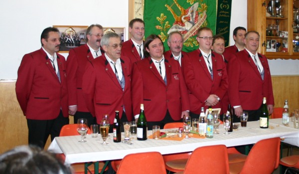 Die Vorstandsmannschaft des Männergesangverein Ehrsberg. Vorne von links nach rechts: Walter Schmidt(Beisitzer),Johannes Haut(Notenwart),Edgar Maier( 1.Vorsitzender), Josef Frank(2. Vorsitzender), hinten von links nach rechts: Jürgen Baier, Erich Philipp, Manfred Frank, Paul Philipp(alle Beisitzer), Thomas Wassmer(kassenverwalter) Kurt Maier (Schriftführer). Foto: Margarethe Rümmele