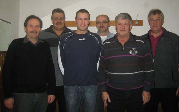 Die neugewählte Vorstandschaft des Sportverein Häg-Ehrsberg: Von links nach rechts: Bürgermeister und Wahlleiter Bruno Schmidt, Beisitzer Stefan KIefer, neuer zweiter Vorsitzender Martin Jaschke, Schriftführer Erwin Maier,Kassenwart Heinz Winkler und erster Vorsitzender Beat Schelb. Foto: Karl-Heinz Rümmele