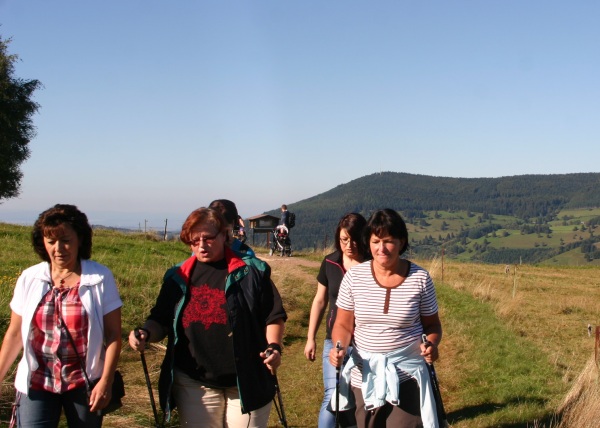  Bei sehr schönem Wanderwetter Wanderten zahlreiche Wanderer auf der Stercke  der 38. Bergwanderung der Angenbachtaler Wanderfreunde die sehr abwechslungsreich war, und man die schöne Aussicht Geniessen konnte. Foto: Karl-Heinz Rümmele
