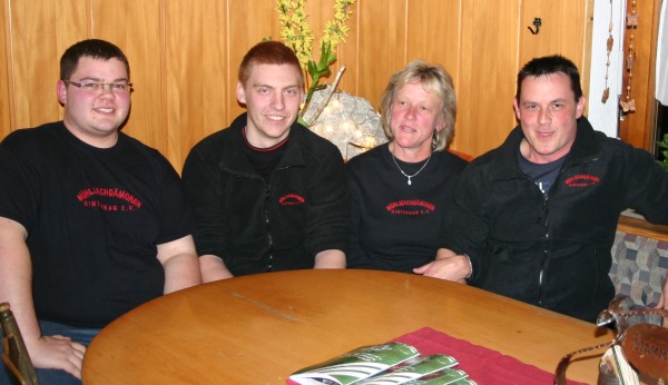 Die Vorstandschaft der Mühlibachdämonen im Jahr 2012 von links nach rechts: Enrico Schäuble (Chronist), Andreas Heizmann (Säckelmeister), Irene Wassmer (Oberdämomin) und Mathias Schäuble (Unterdämon).