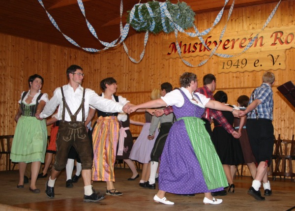 Auch in Dirndl und Lederhosen geben die Trachtenträgerinnen/träger wie hier am Oktoberfest des Musikverein Rohmatt ein schuckes Bild ab. Foto:Karl-Heinz Rümmele
