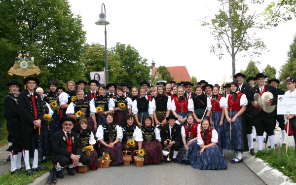 Die Trachtengruppe Häg-Ehrsberg und die Trachtenkapelle Häg-Ehrsberg nahmen am großen Landesfestumzug anlässlich der Heimattage Baden-Württemberg in Rothenburg/ Neckar teil. Foto: Karl-Heinz Rümmele