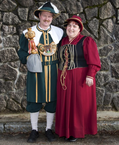  Burgvogt “Willi I vo de Höll” und Burgfräulein “Elvira I vo de Höll” werden die Hinterhager Narren durch die fünfte Jahreszeit führen. 