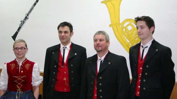 Das Vorstandsteam der Trachtenkapelle Häg-Ehrsberg mit Dirigent Jochen Mond. Von links nach rechts: Daniela Maier, Mike Zettler, Jochen Mond(Dirigent) und Dirk Muckenhirn.Foto: Karl-Heinz Rümmele